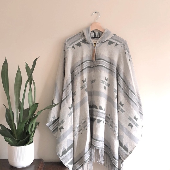 Jackson Rowe Jackets & Blazers - ✨Host Pick✨ Jackson Rowe Cape/Poncho